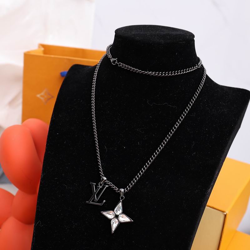 LV Necklace 03lyr634
